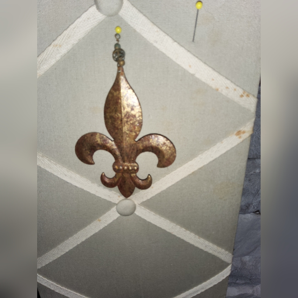 Women's Vtg Gold Fleur-de-Lis Pendant